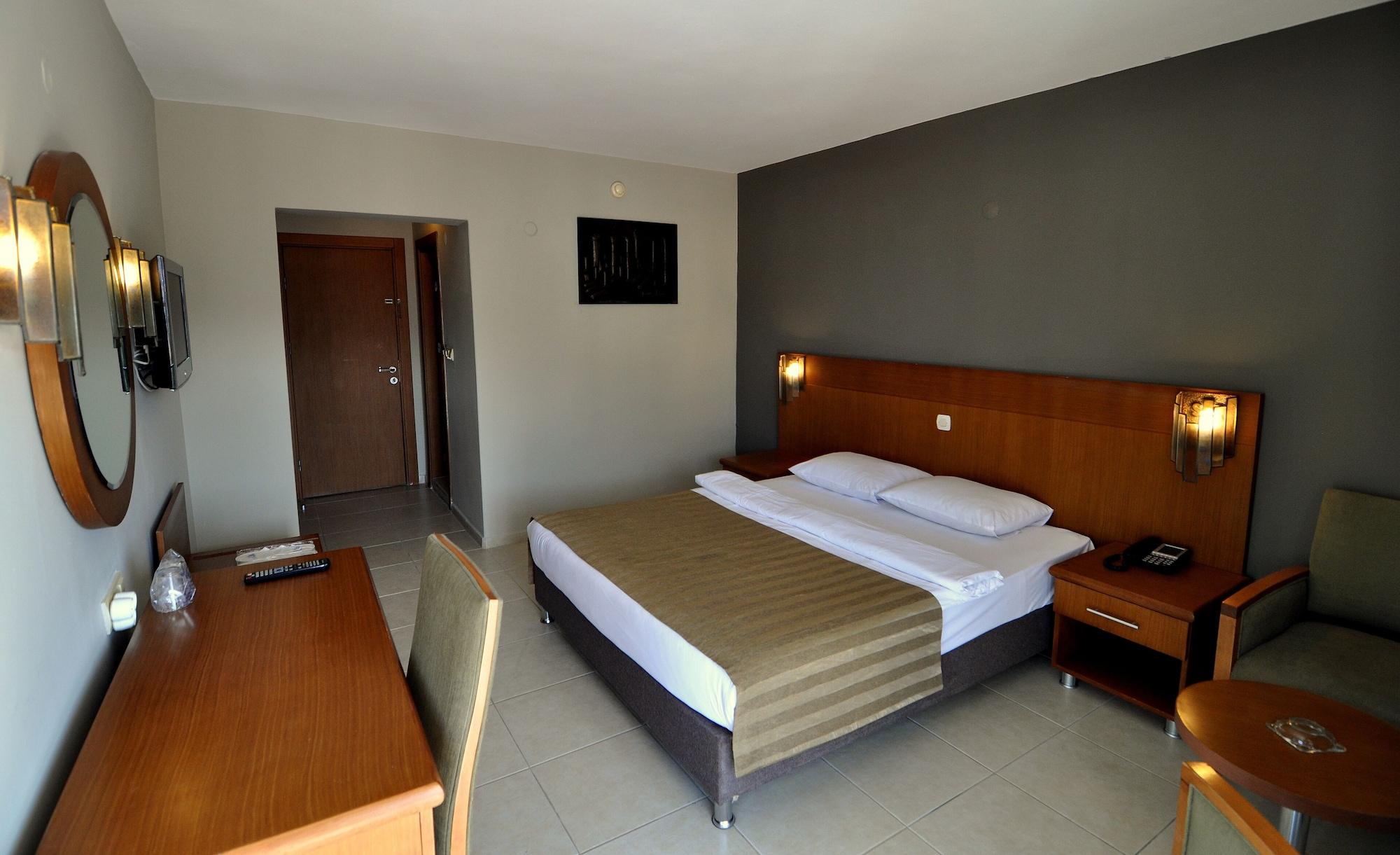 Surtel Hotel Kusadası Esterno foto