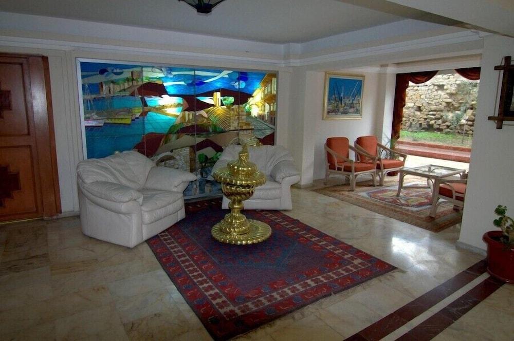 Surtel Hotel Kusadası Esterno foto
